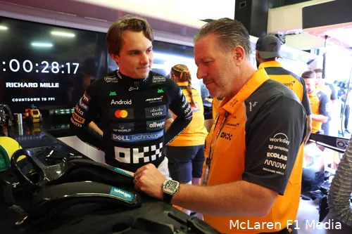 oscar piastri kwalificatie 2025 melbourne f1 zak brown