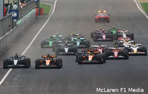 <i>Max Verstappen kwam als verliezer uit de eerste drie bochten.&nbsp;</i>