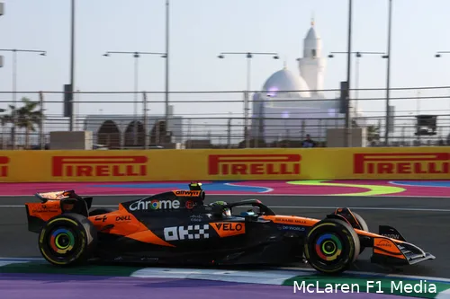 lando norris jeddah vrijdag mclaren 2025