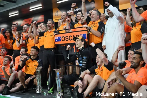 mclaren andrea stella zak brown oscar piastri lando norris gp saoedi arabie 2025 zondag