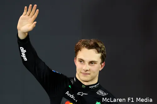 oscar piastri pole position zaterdag mclaren bahrein 2025