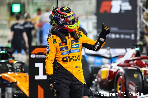 oscar piastri pole position zaterdag mclaren bahrein 2025