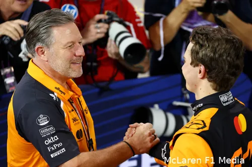 oscar piastri pole position zaterdag mclaren bahrein 2025 zak brown