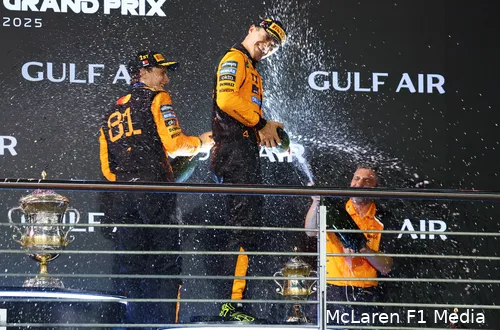 piastri norris mclaren bahrein stella podium 2210082979
