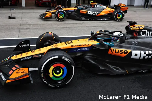 <i>McLaren is een halve seconde sneller dan de rest van het veld.</i>