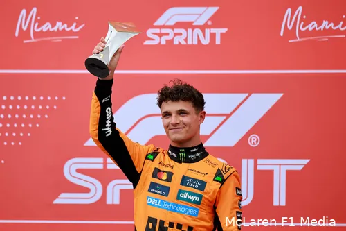 Norris won de sprintrace op zaterdag in Miami.