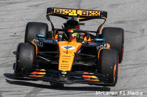 <i>Norris vertrouwt veel op het gevoel van het stuur en dat mist hij in de MCL36.</i>