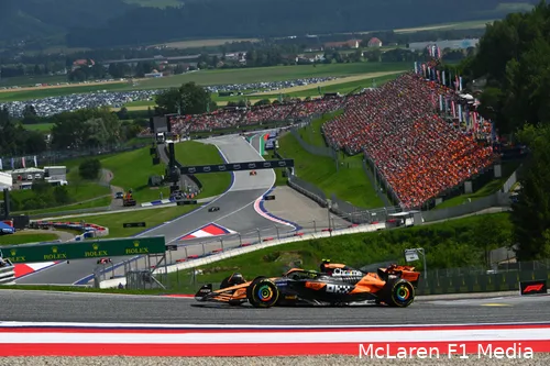 <i>Norris voert het veld aan.</i>