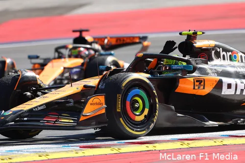 lando norris oscar piastri mclaren gp oostenrijk 2025 zondag 2