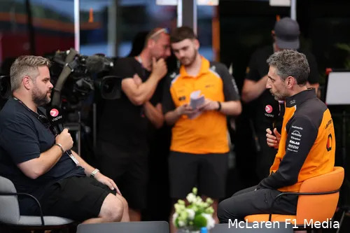 andrea-stella-nelson-valkenburg-2025-mclaren-donderdag