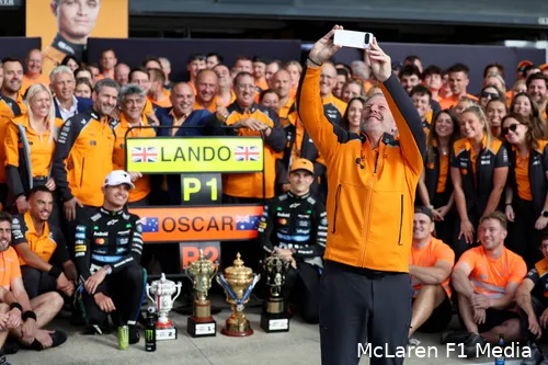 oscar piastri podium silverstone 2025 lando norris team foto