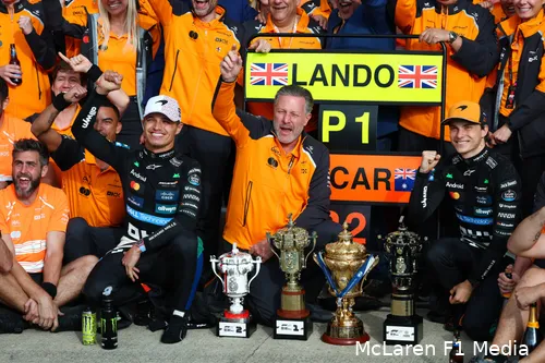 oscar piastri podium silverstone 2025 lando norris team foto