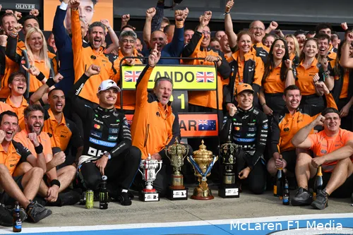 oscar piastri podium silverstone 2025 lando norris team foto