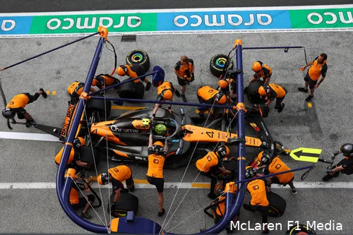 lando-norris-mclaren-mcl39-zandvoort-nederland-1-pitstop