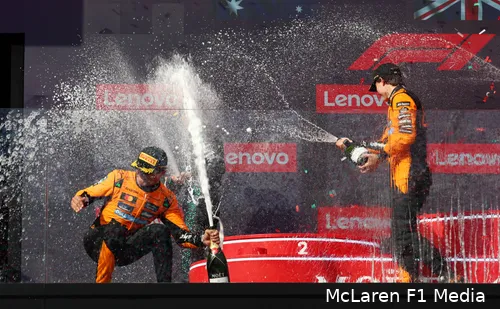 oscar-piastri-lando-norris-mclaren-george-russell-gp-hongarije-2025-zondag-podium-champagne