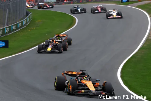 oscar-piastri-mclaren-max-verstappen-red-bull-racing-gp-nederland-2025-zondag-lando-norris