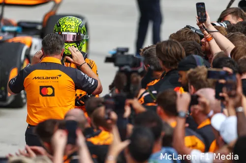 zak-brown-lando-norris-win-2025-mclaren-hongarije