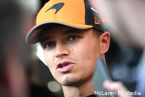 lando-norris-mclaren-zaterdag-bakoe-azerbeidzjan-2025