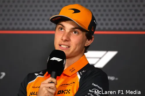 oscar-piastri-mclaren-baku-vrijdag (7)