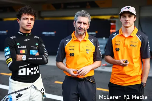 andrea-stella-oscar-piastri-lando-norris-mclaren-mexico-zondag-2025