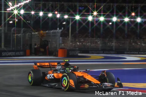 lando-norris-mclaren-vrijdag-singapore-2025