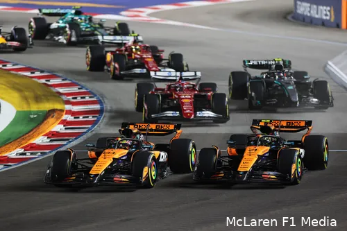 lando-norris-race-singapore-2025-mclaren-start-piastri