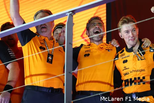 mclaren-gp-singapore-2025-zondag-constructeurs-kampioen-andrea-stella-zak-brown
