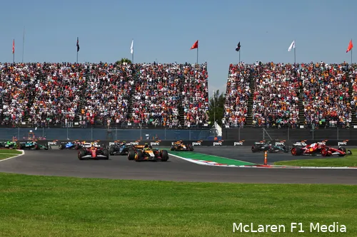 oscar-piastri-max-verstappen-red-bull-racing-george-russell-mercedes-lewis-hamilton-charles-leclerc-ferrari-lando-norris-mclaren-mexico-zondag-2025
