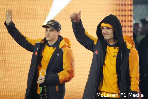 lando-norris-oscar-piastri-mclaren-gp-las-vegas-2025-zondag-2