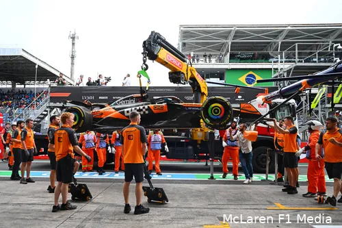 oscar-piastri-auto-crash-sao-paulo-brazilie-2025-mclaren