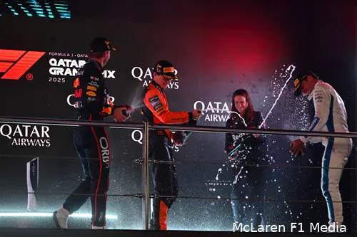 oscar-piastri-mclaren-max-verstappen-red-bull-racing-sainz-carlos-williams-gp-qatar-2025-zondag-hannah-schmitz-podium