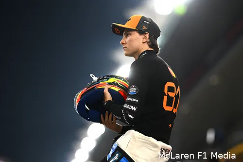 oscar-piastri-mclaren-abudhabi-vrijdag (3)