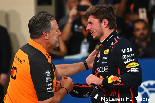 zak-brown-mclaren-gp-abu-dhabi-2025-zaterdag-max-verstappen-red-bull-racing-4