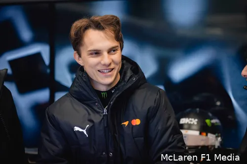oscar-piastri-mclaren-mcl40-wintertest-barcelona-17