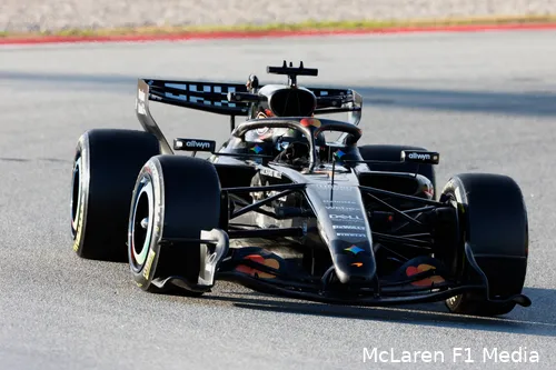 test-livery-lando-norris-mclaren-wintertest-barcelona-mcl40-14