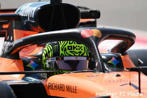 lando-norris-mclaren-mcl40-woensdag-wintertests-bahrein