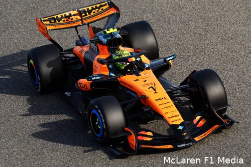 lando-norris-mclaren-mcl40-woensdag-wintertests-bahrein