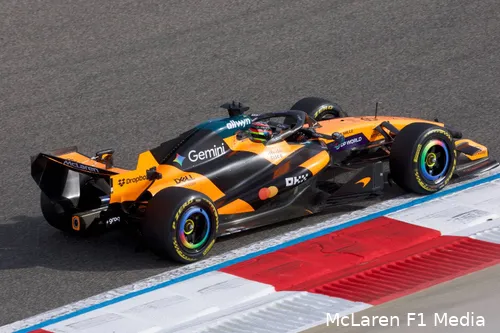 mcl40-mclaren-wintertest-bahrein-oscar-piastri-1