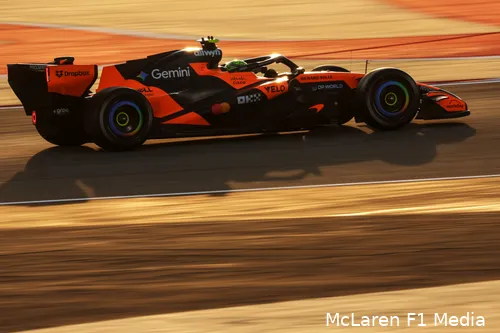 mclaren-lando-norris-mcl40-wintertest-bahrein-12
