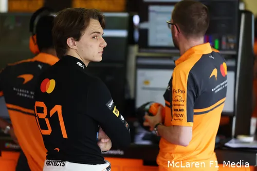 oscar-piastri-mclaren-woensdag-wintertests-bahrein