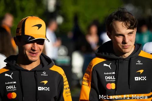 lando-norris-oscar-piastri-mclaren-vrijdag-australie (2)
