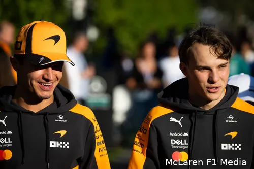 lando-norris-oscar-piastri-mclaren-vrijdag-australie (3)