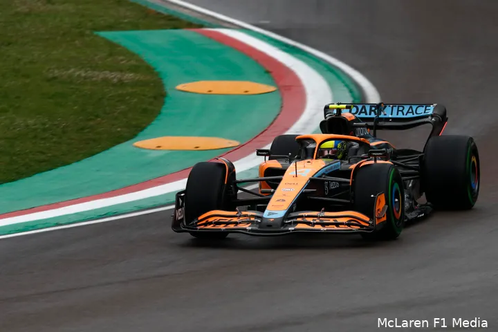 Lando Norris in zijn Mclaren gedurende de kwalificatie
van de GP Emilia Romagna 2022 (Foto: McLaren F1 Media)