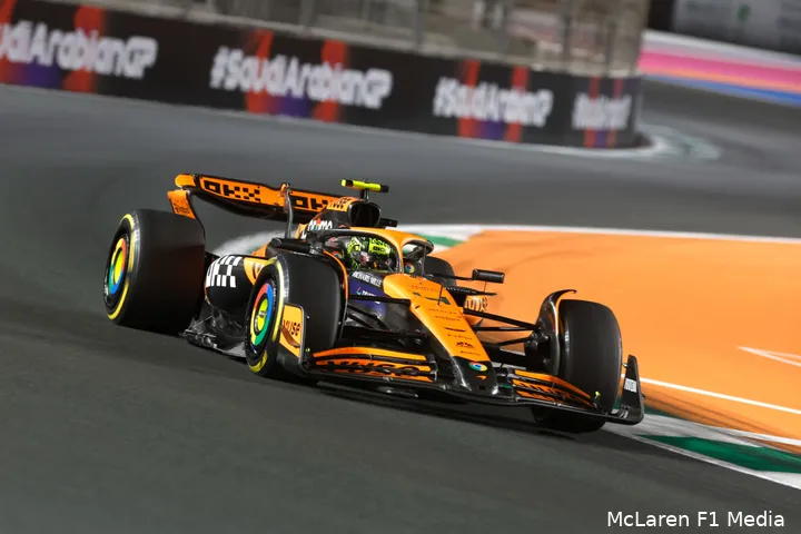 Lando Norris bewoog in Jeddah nog voordat de lampen uitgingen, maar de Brit werd er niet voor bestraft.