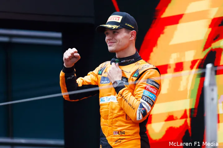 <i>Lando Norris versloeg in China al een van de twee Red Bulls.</i>