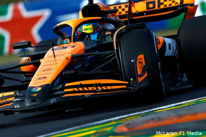Piastri won de race in Hongarije nadat Norris de leiderspositie teruggaf. (Foto:&nbsp;McLaren F1 Media)