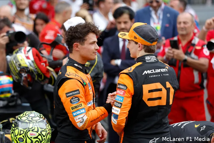 Oscar Piastri samen met teamgenoot Lando Norris.