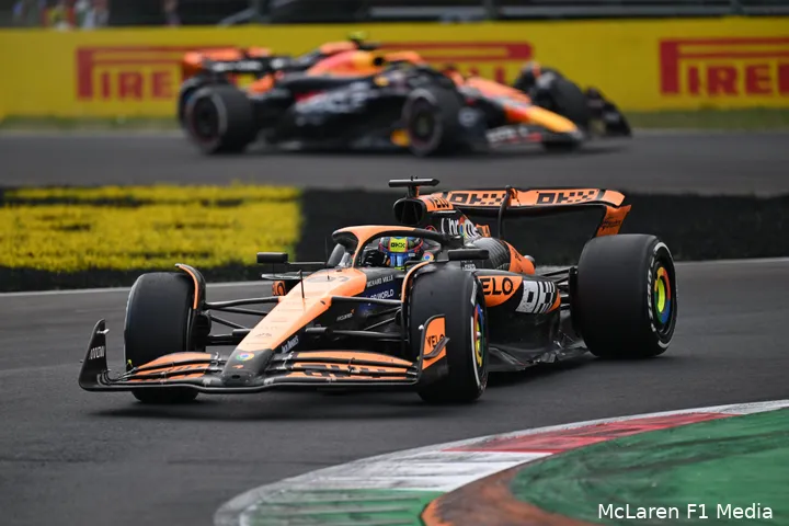 Piastri kwam als eerste uit bocht vier en haalde Norris in.