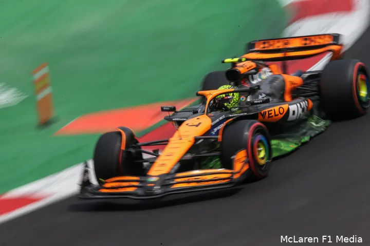 Norris krijgt de overwinning in de schoot geworpen. (Foto:&nbsp;McLaren F1 Media)