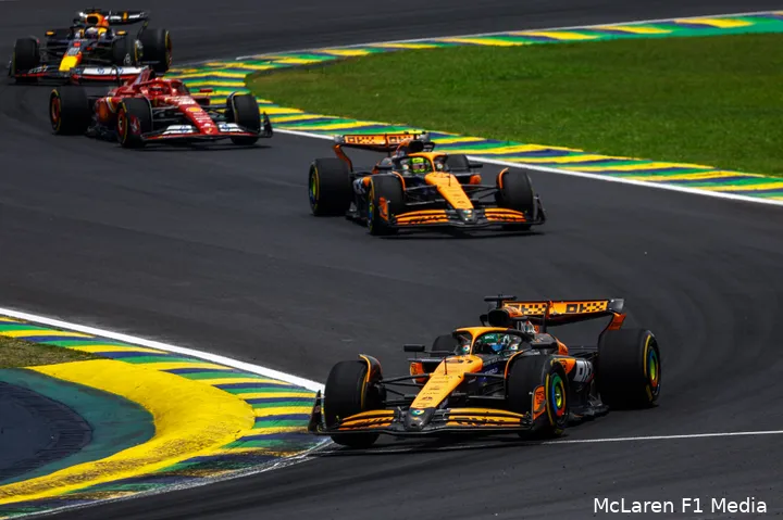 McLaren, Ferrari en Red Bull in één beeld gevangen.